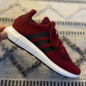 Adidas Swift Run Women’s 7 (Men’s 5.5)
